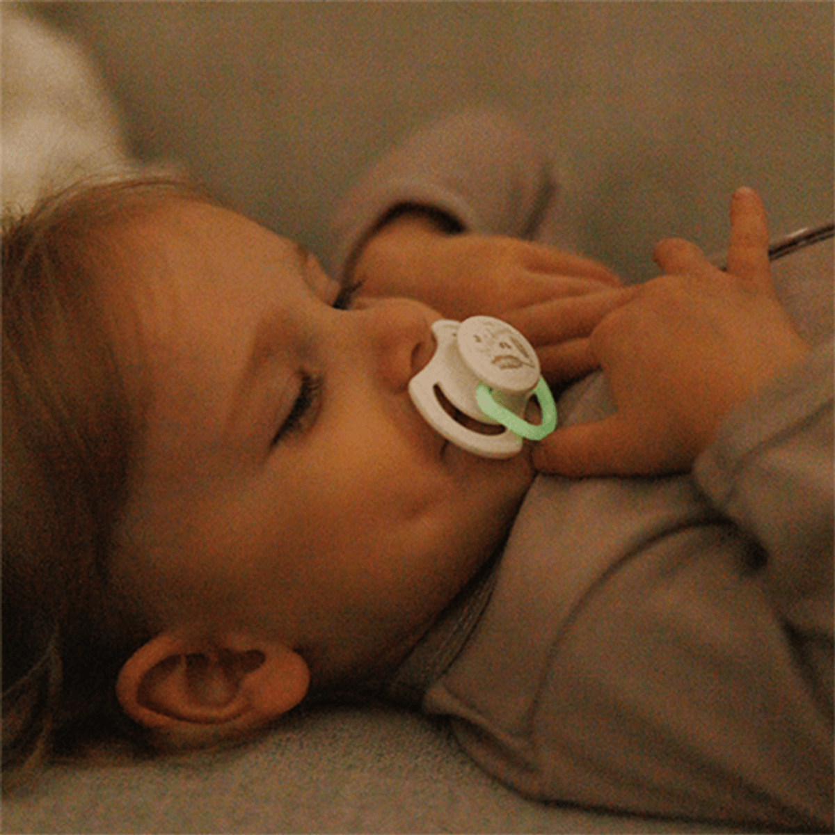 Babyono | Symmetrisk Sillikonsmokk | 18 mnd+